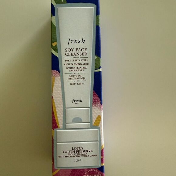 Fresh Soy Face Cleanser & Lotus Youth Preserve Moisturizer Set, New - Picture 1 of 4